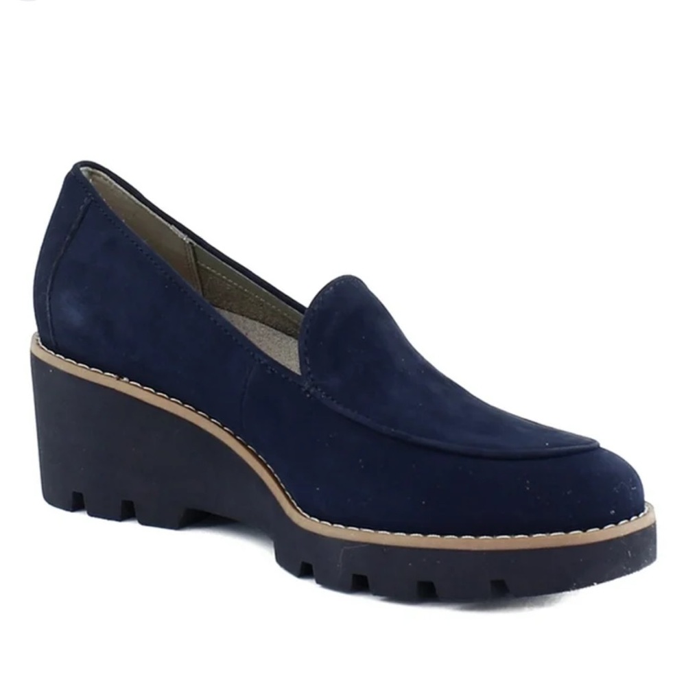Vionic Navy Blue Loafers. BRAND NEW WORN ONCE